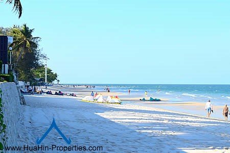 Luxury apartment beach front Hua Hin with sea view