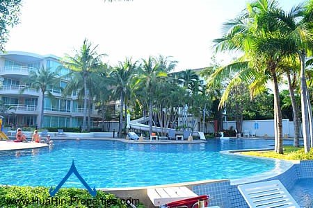 Luxury apartment beach front Hua Hin with sea view