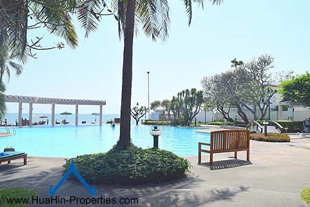 Luxury suite apartment beach front near shopping mall