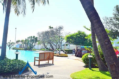 Luxury suite apartment beach front near shopping mall